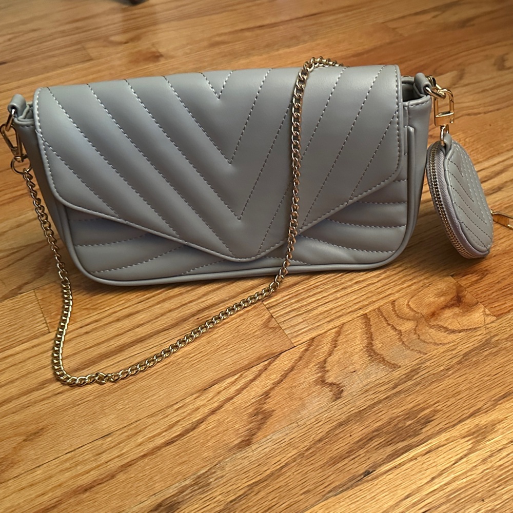 Chic Quilted Gray Crossbody Bag with Chain Strap